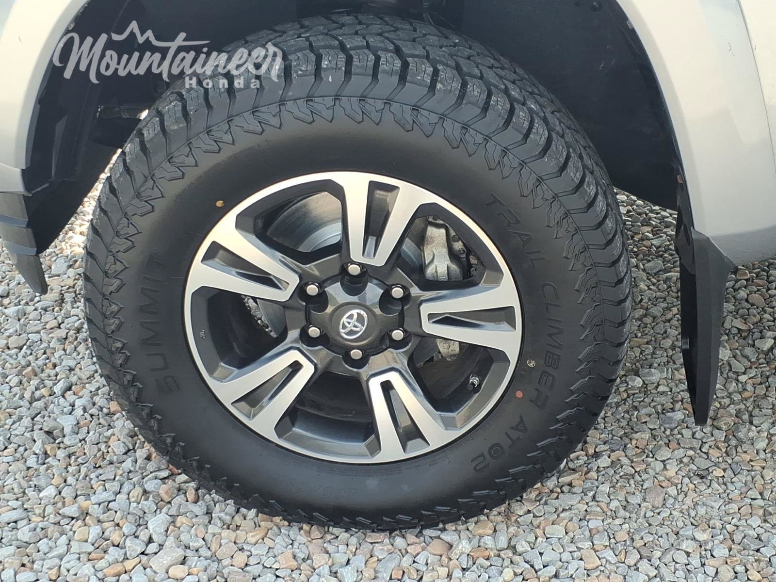 Used 2019 Toyota Tacoma TRD Sport AWD/4WD image 11