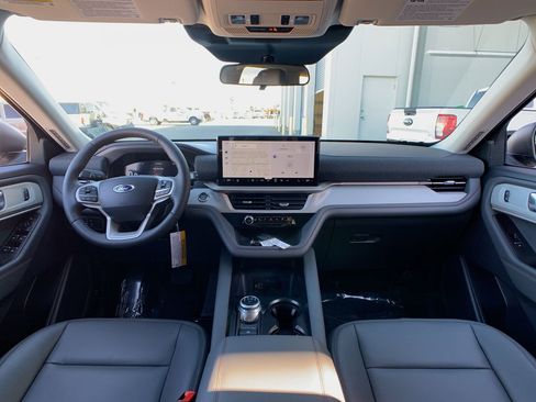 New 2026 Ford Explorer Active w/ Active Comfort Package image 30