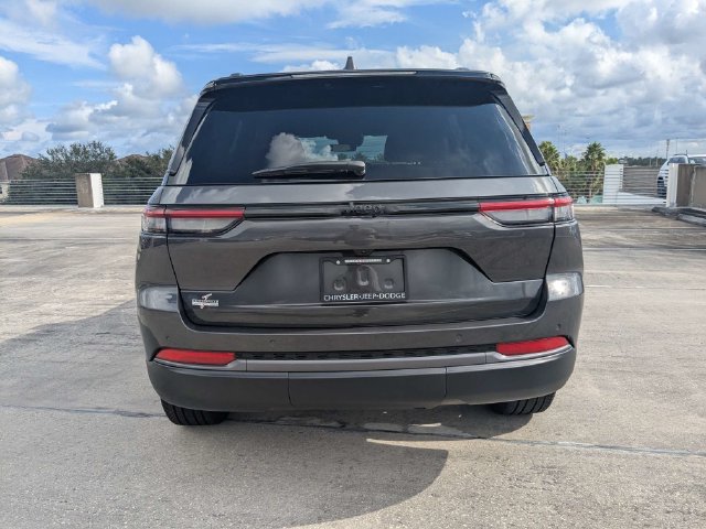 New 2026 Jeep Grand Cherokee Limited w/ Limited Altitude Package RWD image 5