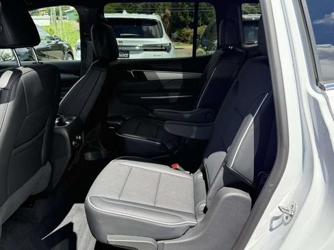 Certified 2026 Buick Enclave Preferred AWD/4WD image 12