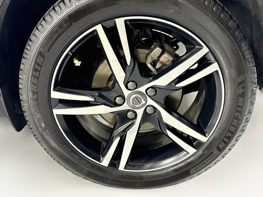 Used 2019 Volvo XC40 T5 R-Design AWD/4WD image 31