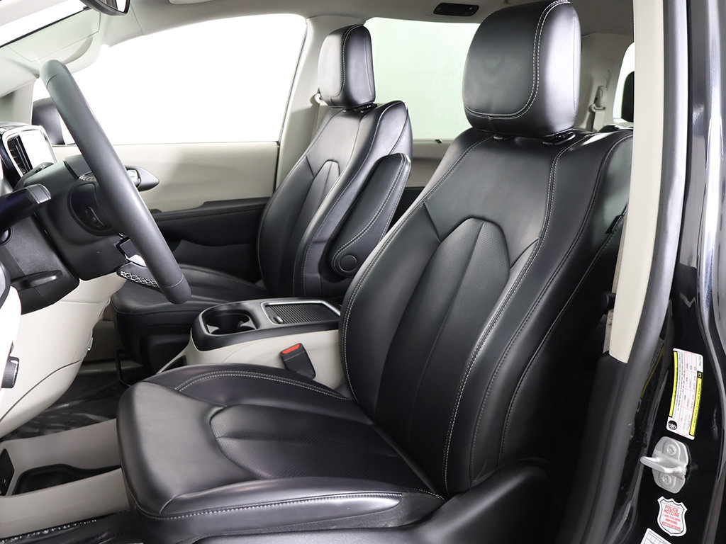 Used 2023 Chrysler Pacifica Touring-L FWD image 28