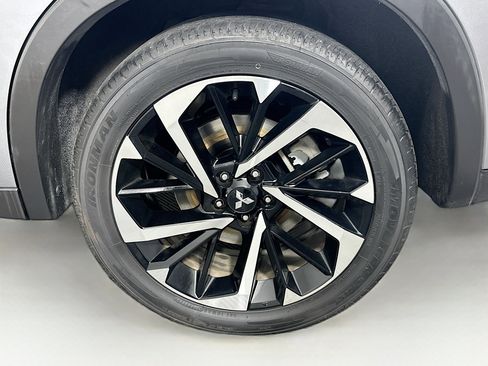 Used 2024 Mitsubishi Outlander SE image 11