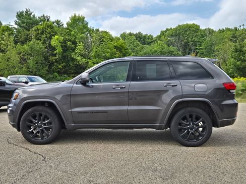 Used 2021 Jeep Grand Cherokee Laredo X AWD/4WD image 2