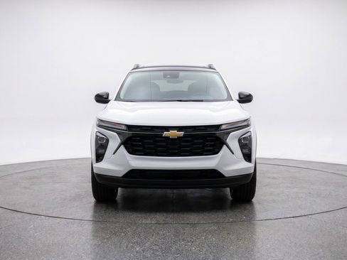 Used 2025 Chevrolet TrailBlazer LT FWD image 2