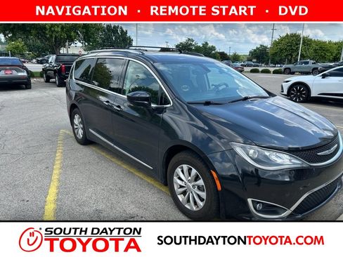 Used 2018 Chrysler Pacifica Touring-L Plus FWD image 1