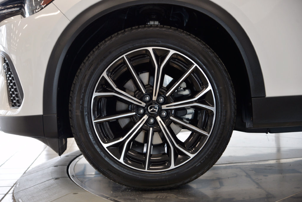 Certified 2025 MAZDA CX-70 Plug-In Hybrid w/ Premium Pkg AWD/4WD image 10