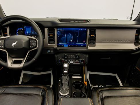 Used 2022 Ford Bronco Outer Banks AWD/4WD image 36