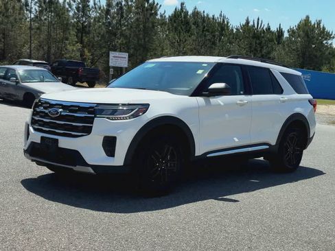 Used 2025 Ford Explorer Active AWD/4WD image 4