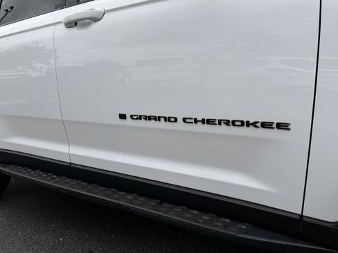 Used 2023 Jeep Grand Cherokee L Laredo AWD/4WD image 10