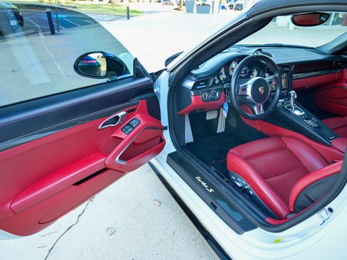 Used 2015 Porsche 911 Turbo S image 17