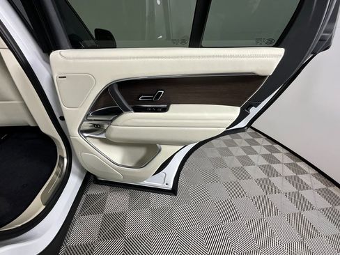 Certified 2023 Land Rover Range Rover SE image 24