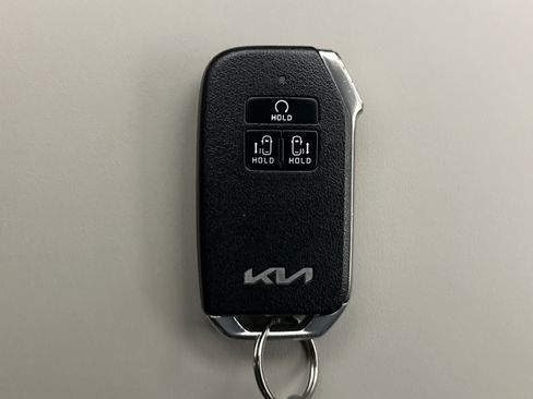 Used 2024 Kia Carnival LX FWD image 10