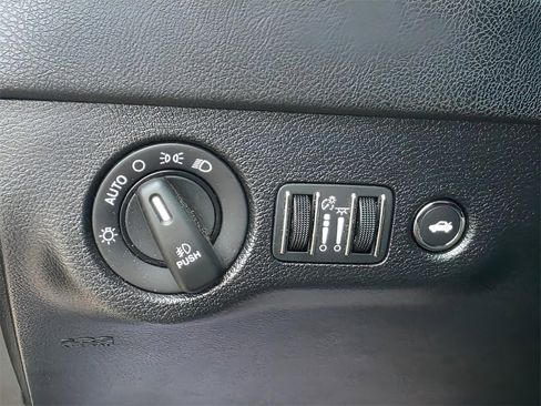 Used 2022 Dodge Charger R/T w/ Blacktop Package image 22