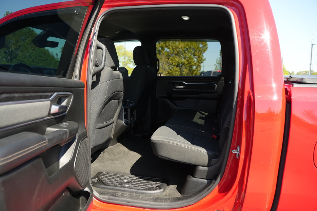 Used 2020 RAM 1500 4x4 Crew Cab image 16