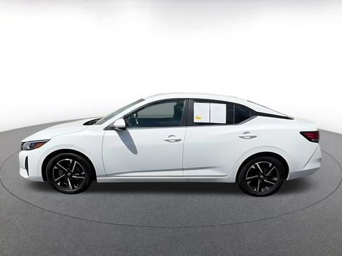 Used 2025 Nissan Sentra SV FWD image 9