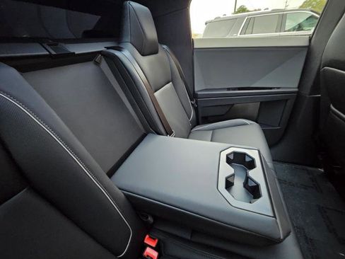 Used 2025 Tesla Cybertruck AWD Crew Cab image 78