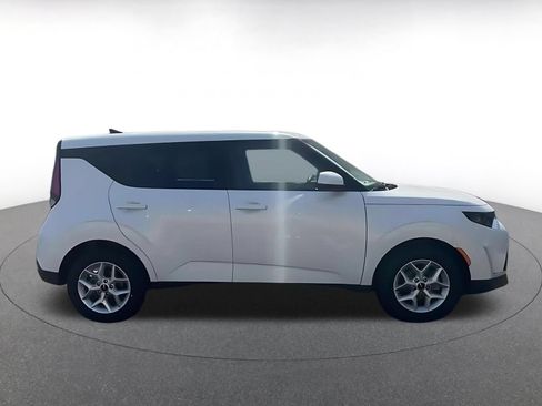 Used 2025 Kia Soul LX w/ LX Technology Package FWD image 9