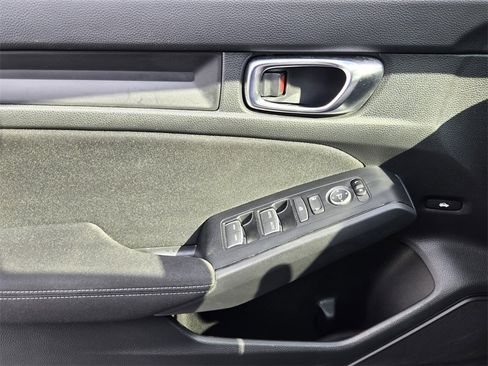 Used 2025 Honda Civic Sport image 25