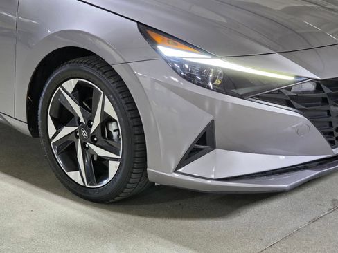 Used 2023 Hyundai Elantra SEL w/ Convenience Package FWD image 10