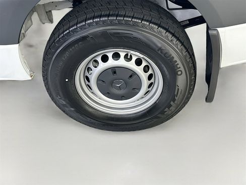 Used 2025 Mercedes-Benz Sprinter 2500 image 27