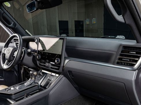 Used 2025 Lexus GX 550 image 18