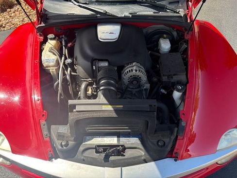 Used 2005 Chevrolet SSR w/ Preferred Equipment Group RWD image 12