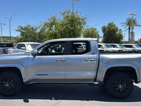 Used 2025 Toyota Tacoma SR5 image 4