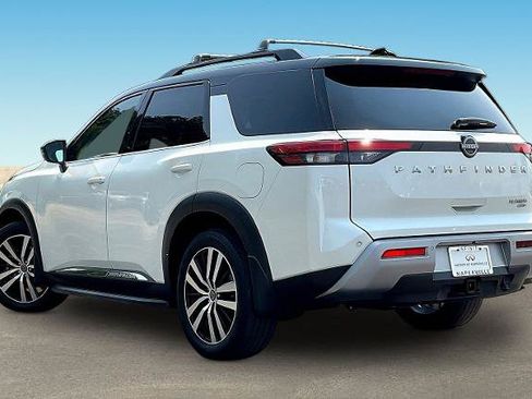 Used 2024 Nissan Pathfinder Platinum AWD/4WD image 4