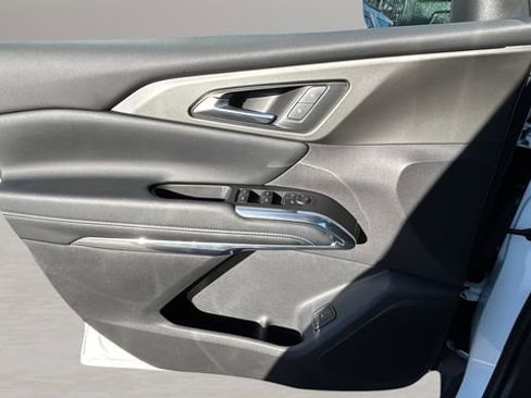 Certified 2025 Chevrolet Traverse LT image 17