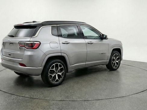 Used 2025 Jeep Compass Limited image 9
