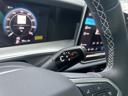 New 2025 Volkswagen Tiguan SE image 20