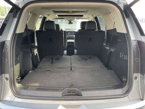 Used 2023 GMC Acadia Denali w/ Denali Technology Package FWD image 10