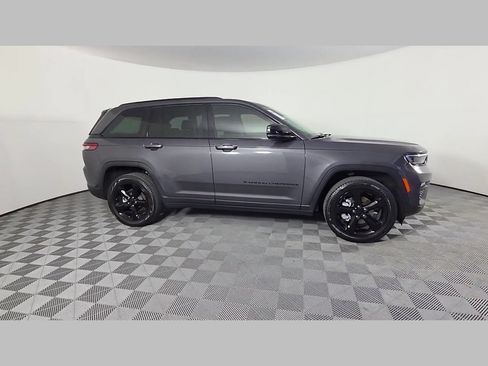 Used 2024 Jeep Grand Cherokee Limited w/ Black Appearance Package RWD image 34