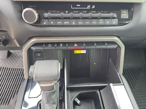 Used 2024 Toyota Sequoia Limited image 21