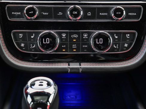 Used 2021 Bentley Bentayga AWD/4WD image 18