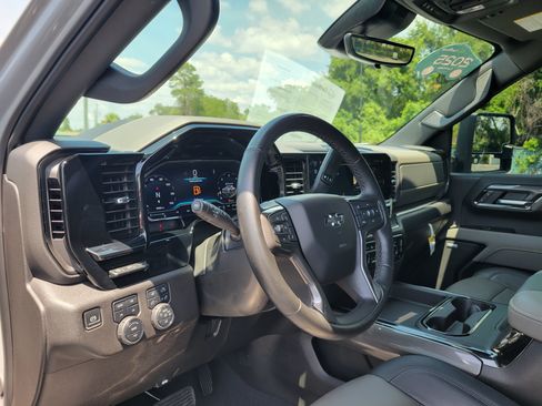 Certified 2025 Chevrolet Silverado 2500 ZR2 w/ Technology Package AWD/4WD image 39