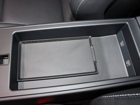 Certified 2024 Porsche 911 Carrera 4 image 33