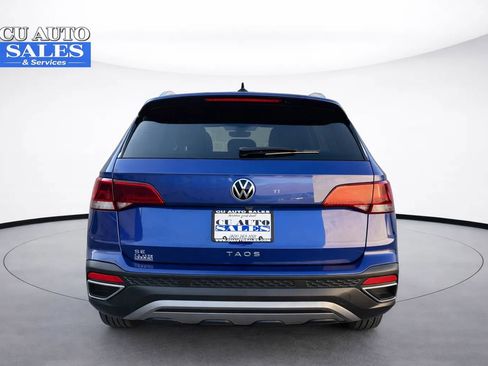 Used 2023 Volkswagen Taos SE FWD image 6