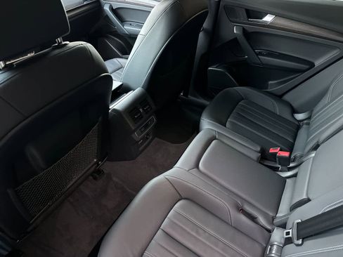 Used 2023 Audi Q5 2.0T Premium w/ Convenience Package image 4