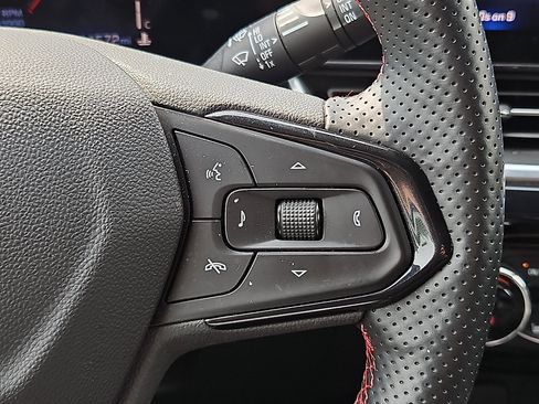 Used 2024 Chevrolet Trax RS FWD image 21