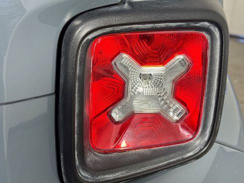 Used 2018 Jeep Renegade Sport w/ Power & Air Group image 30