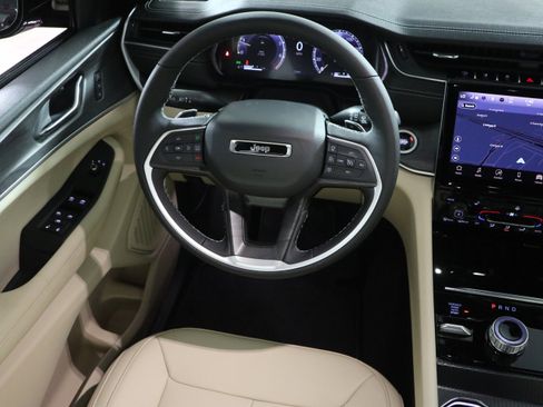 New 2025 Jeep Grand Cherokee L Limited w/ Black Appearance Package image 17