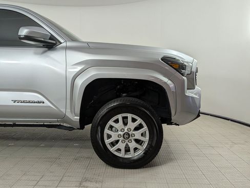 Used 2025 Toyota Tacoma SR5 AWD/4WD image 11