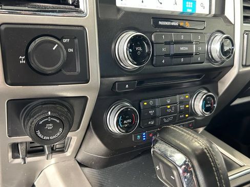 Used 2018 Ford F150 Lariat w/ Equipment Group 502A Luxury RWD image 38