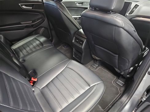 Used 2024 Ford Edge SEL image 11