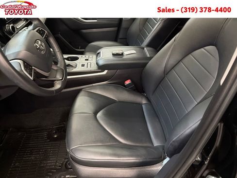 Certified 2024 Toyota Highlander XLE image 11