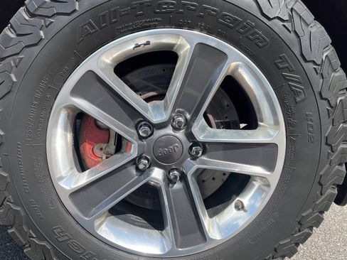 Used 2013 Jeep Grand Cherokee Overland w/ Advance Technology Group image 23