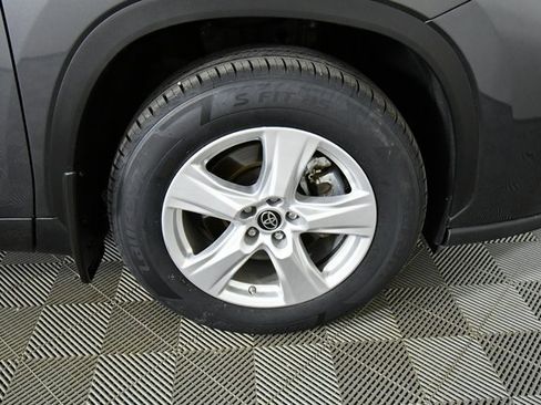 Used 2023 Toyota Highlander LE image 17