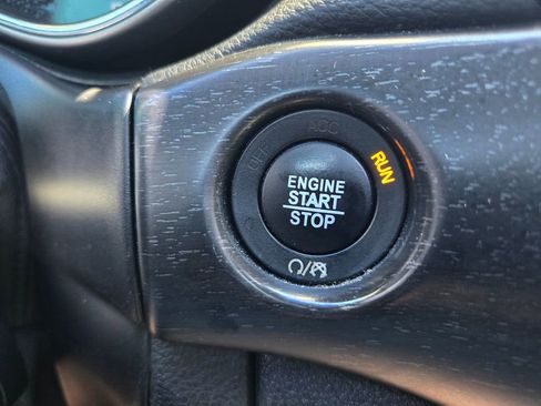 Used 2017 Jeep Grand Cherokee Altitude image 37